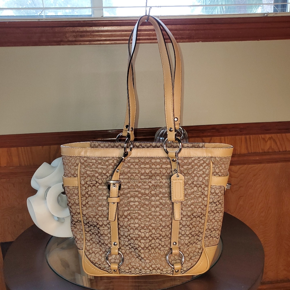 Coach Tote - Picture 4 of 15